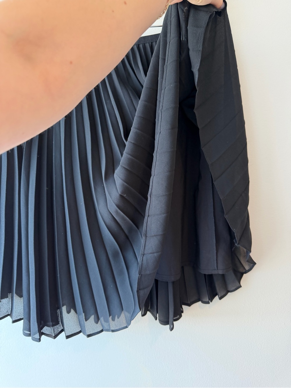 Babaton Document Pleated Mini Skirt - Black - Picture 5 of 6